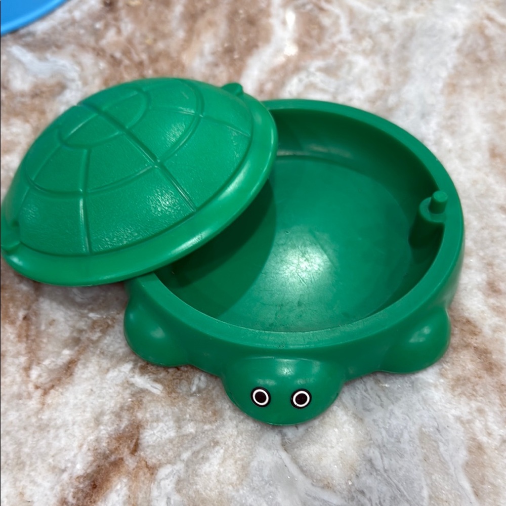 Little Tikes Green Turtle sandbox for the dollhouse 2pc - Picture 2 of 3